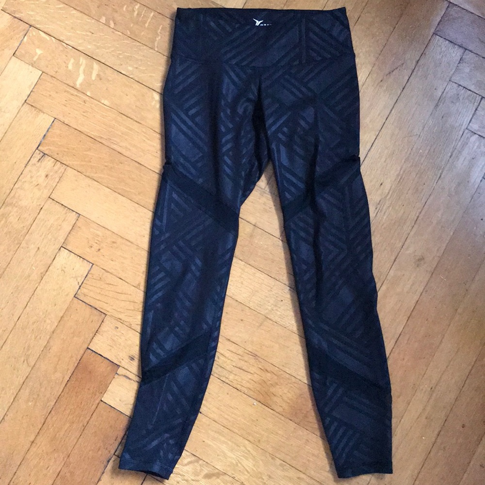 Black patterned Old Navy activewear leggings!